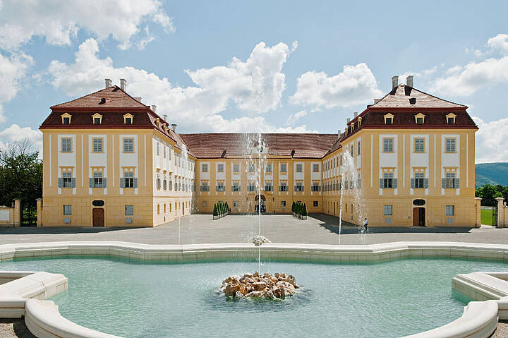 Viyana Pass Hof Kalesi