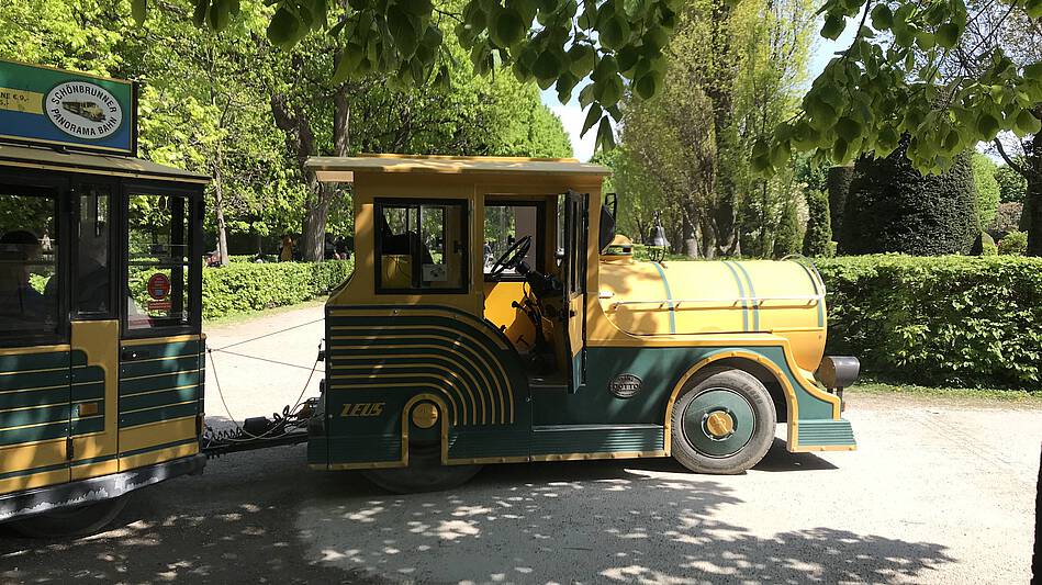 Schönbrunn Transfer-Bahn Tirolerhof & Zoo Schönbrunn Transfer-Bahn Tirolerhof & Zoo