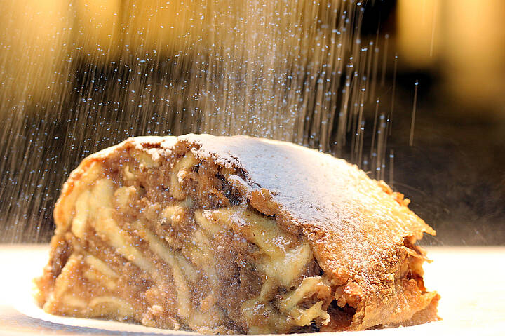 Viyana Pass Elmalı turta gösterisi