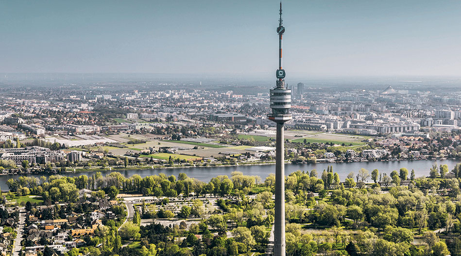 Torre del Danubio restaurante que gira 360°