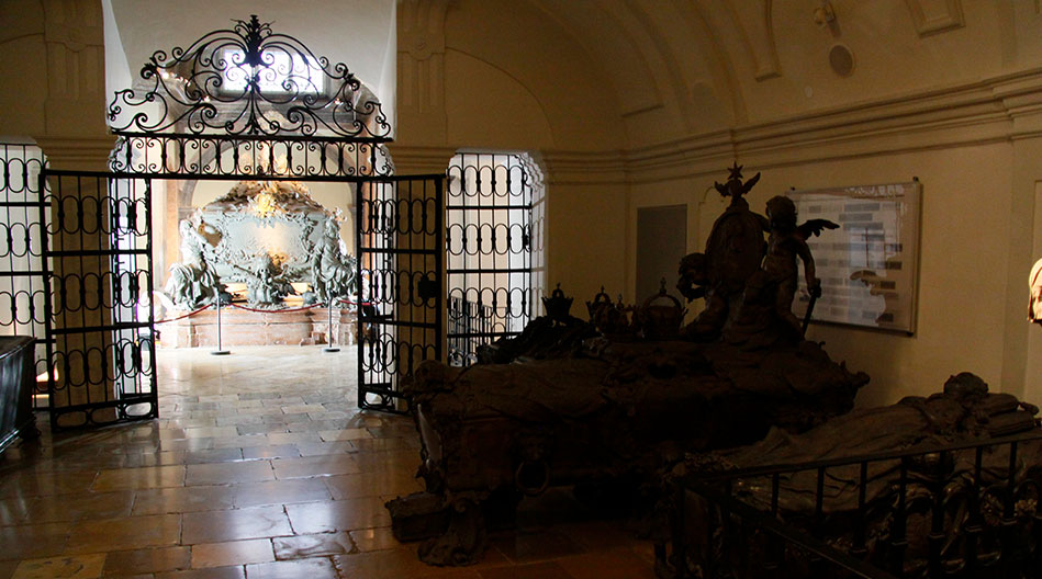 Cripta Imperial portón