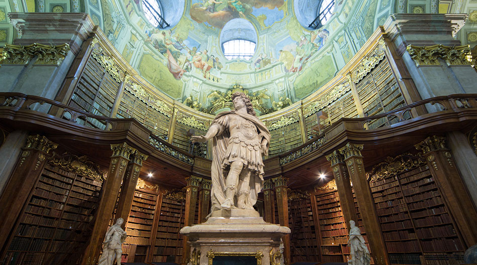 Salle d’apparat de la Bibliothèque nationale autrichienne Statue