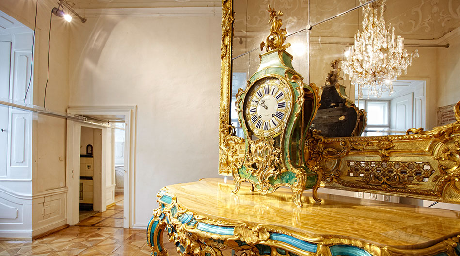 Glanzlicher Konsolentisch (c) Roland Wimmer UB Schloss Esterhazy barocke Uhr